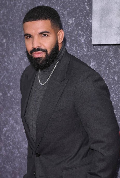Drake Getting Booed Off Stage After a Surprise Appearance Will Make You Cringe